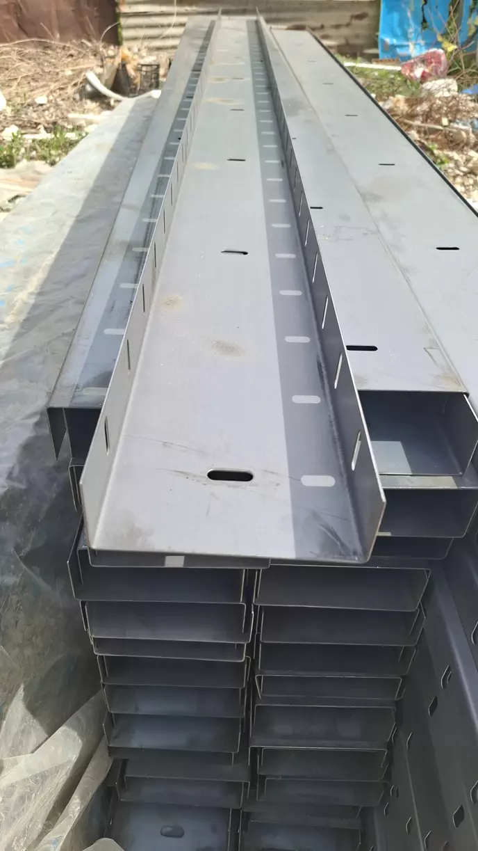 وادار انتهایی U سایز 10 سه متری ضخامت 2 میل